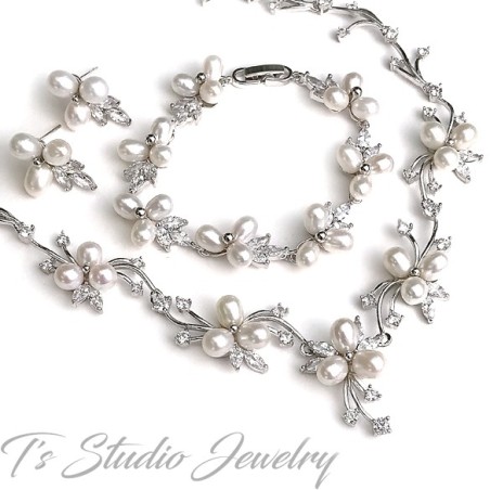 Pearl & Crystal Necklace Earrings Bracelet