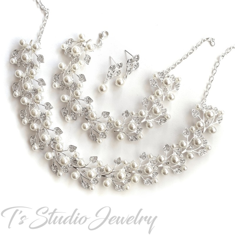 Pearl & Crystal Bridal Wedding Jewelry Necklace Bracelet Earrings Set Pearl & Crystal Bridal Wedding Jewelry Necklace Bracelet Earrings Set